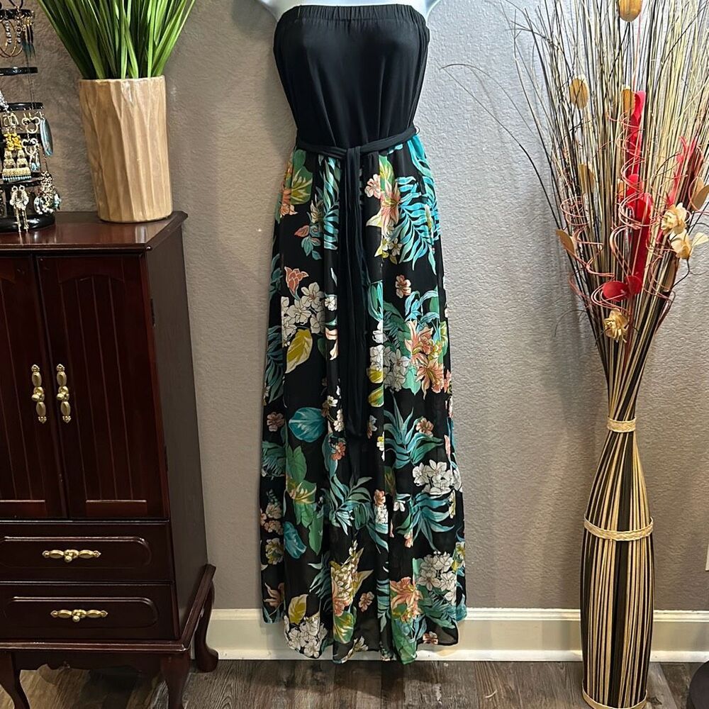 #235 New York & company, sleeveless maxi dress size medium